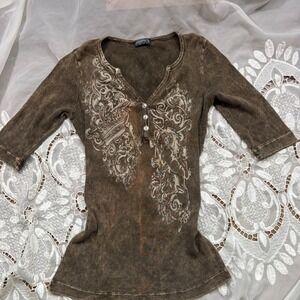 Energe Grunge Brown Acid Wash Ribbed Henley Top Y2K Graphic Rhinestone Scroll S